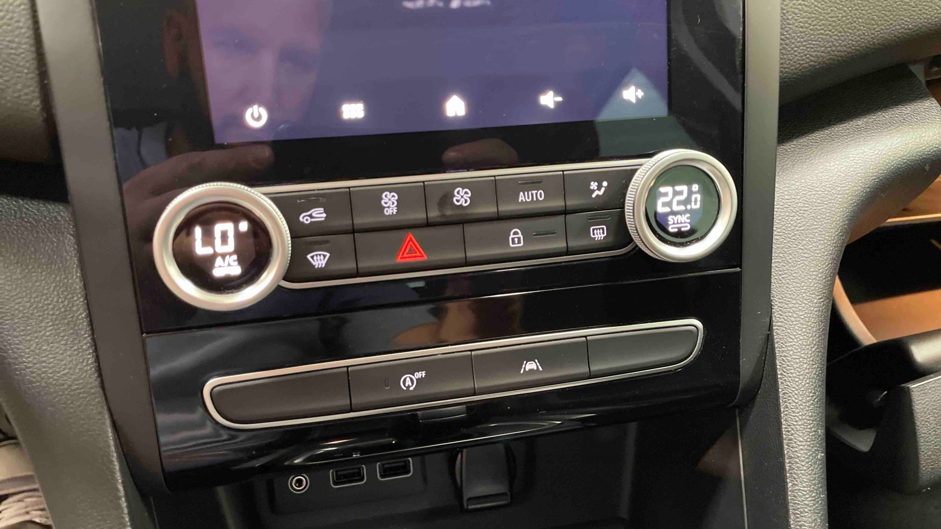 RENAULT MEGANE IV ESTATE TCe 140 EDC Techno