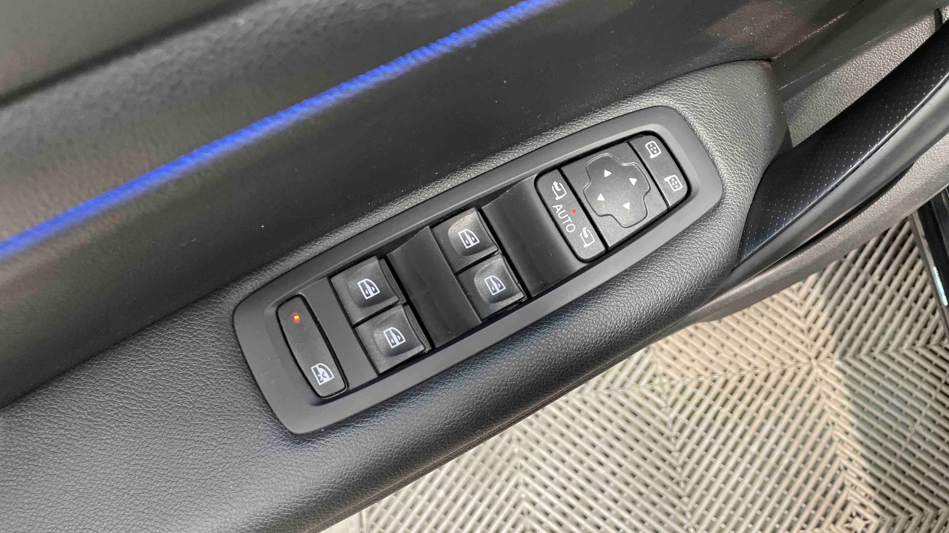 RENAULT MEGANE IV ESTATE TCe 140 EDC Techno