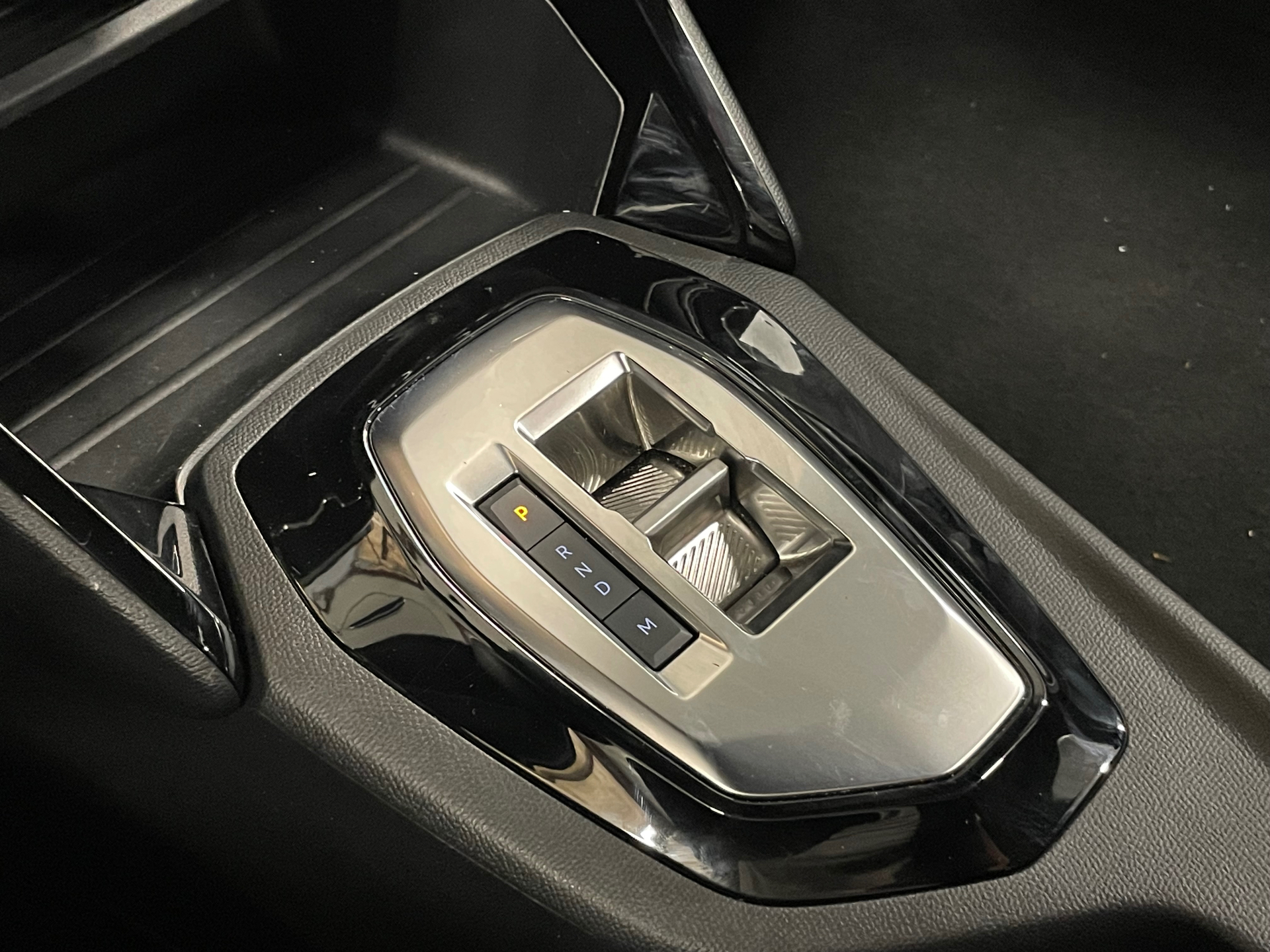PEUGEOT 2008 Hybrid 145 e-DCS6 Style