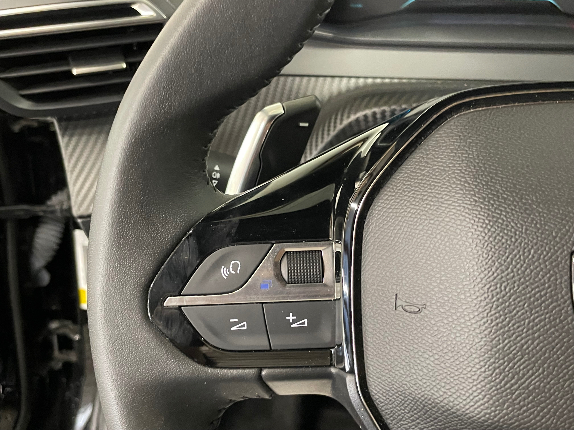 PEUGEOT 2008 Hybrid 145 e-DCS6 Style