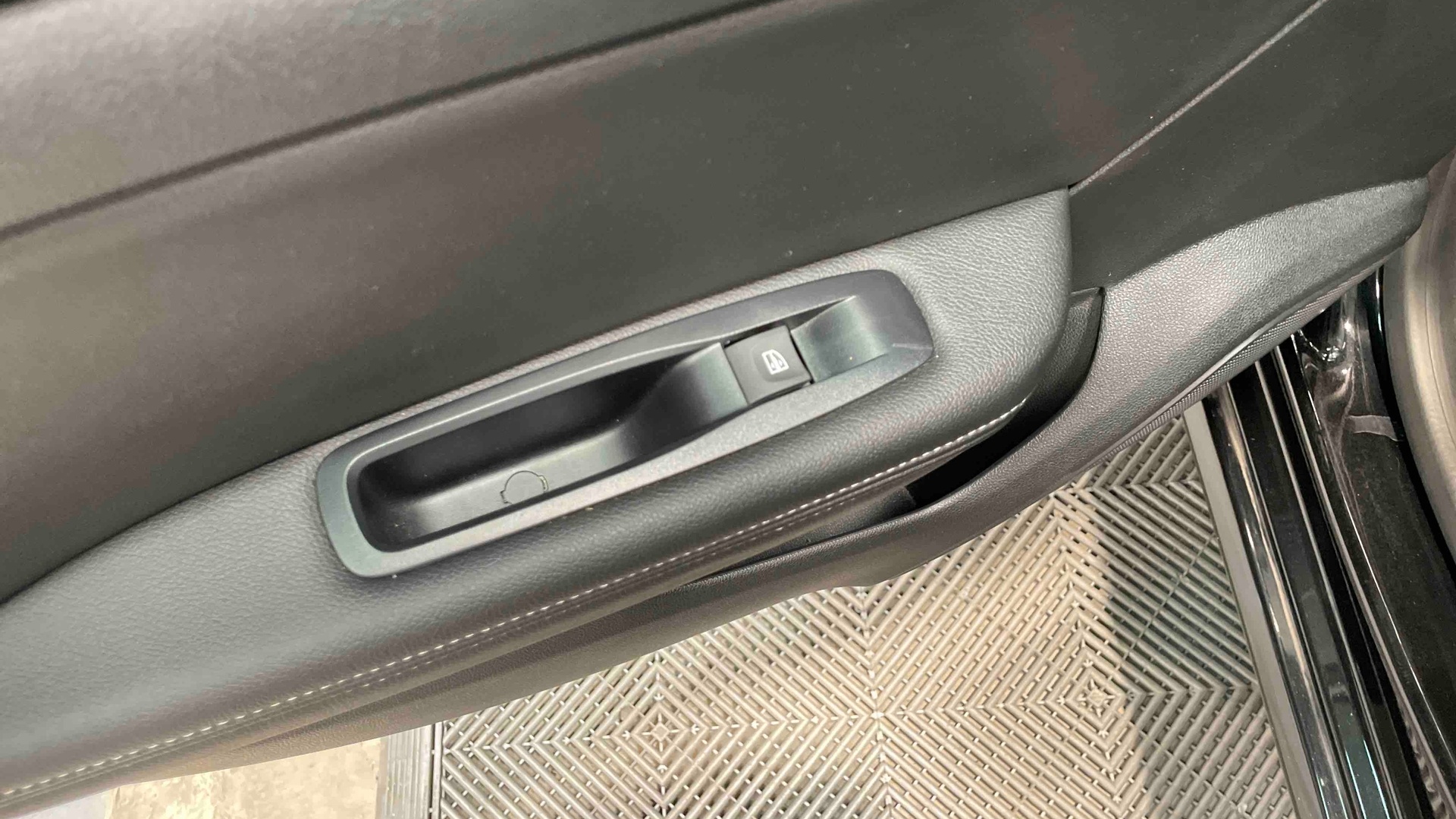 RENAULT MEGANE IV ESTATE TCe 140 EDC Techno