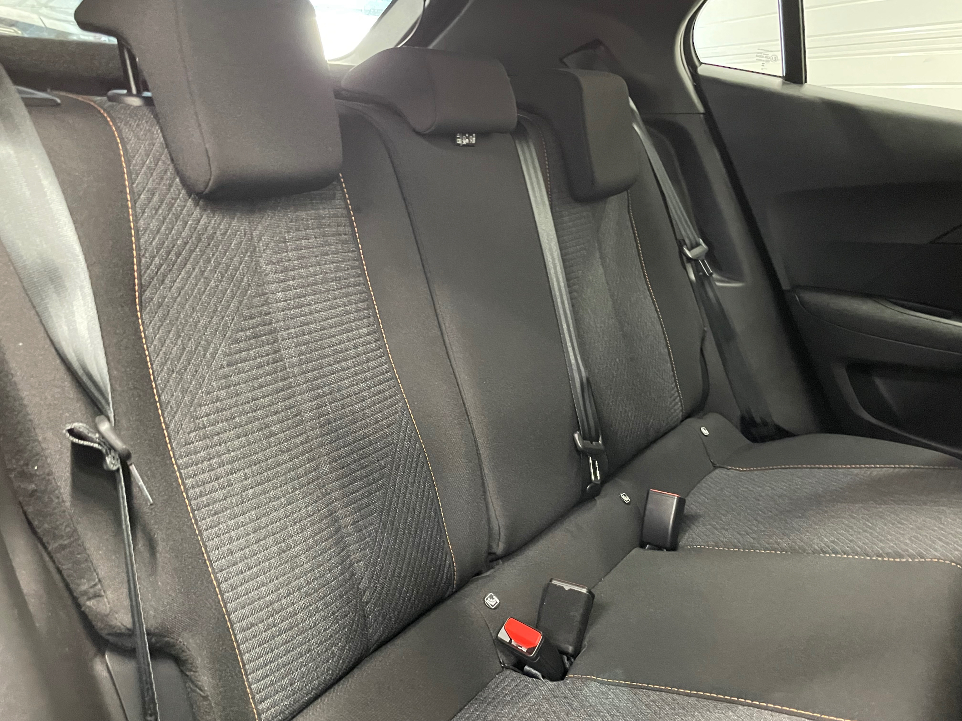 PEUGEOT 2008 Hybrid 145 e-DCS6 Style