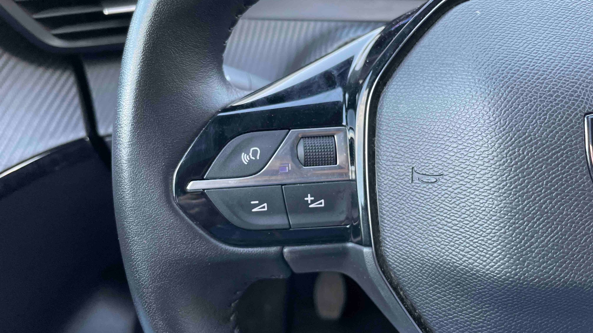 PEUGEOT 208 PureTech 100 S&S BVM6 Allure