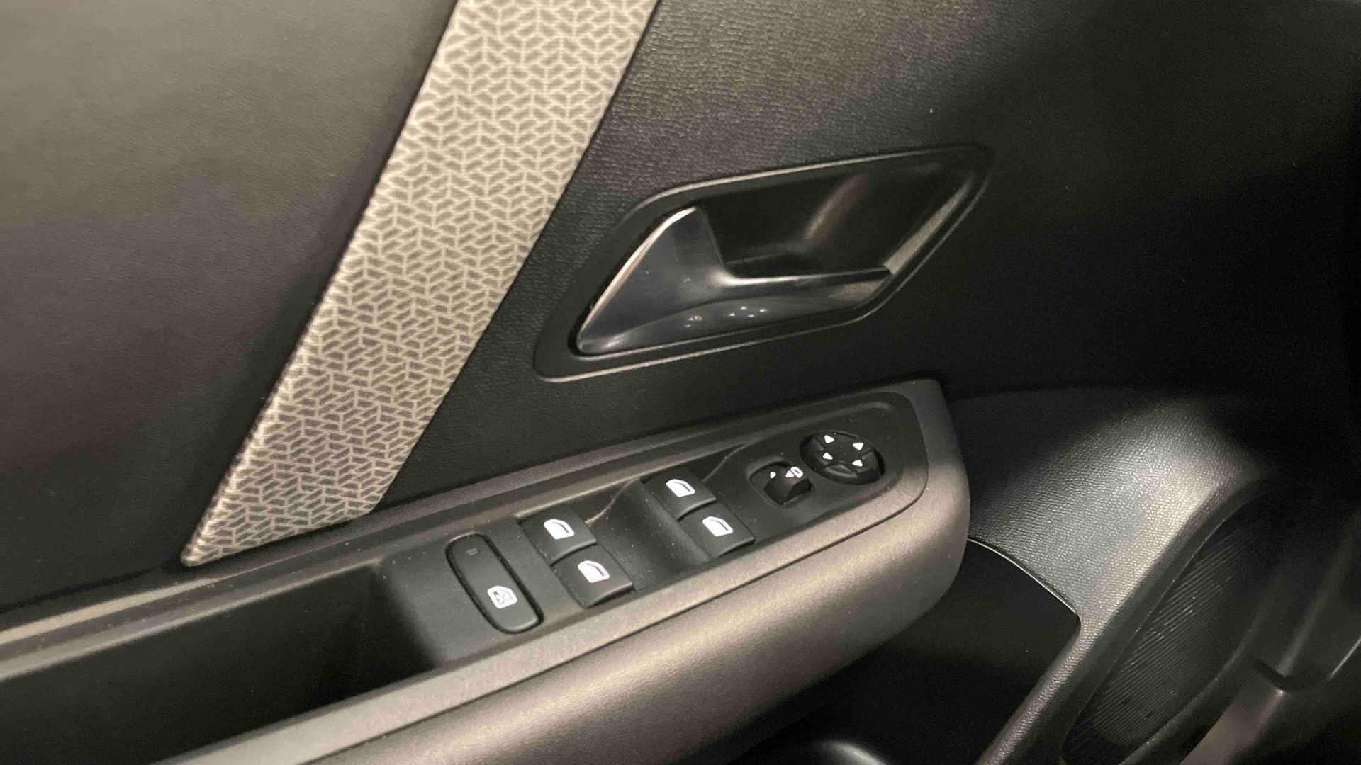 CITROEN C4 PureTech 130 BVM6 Plus