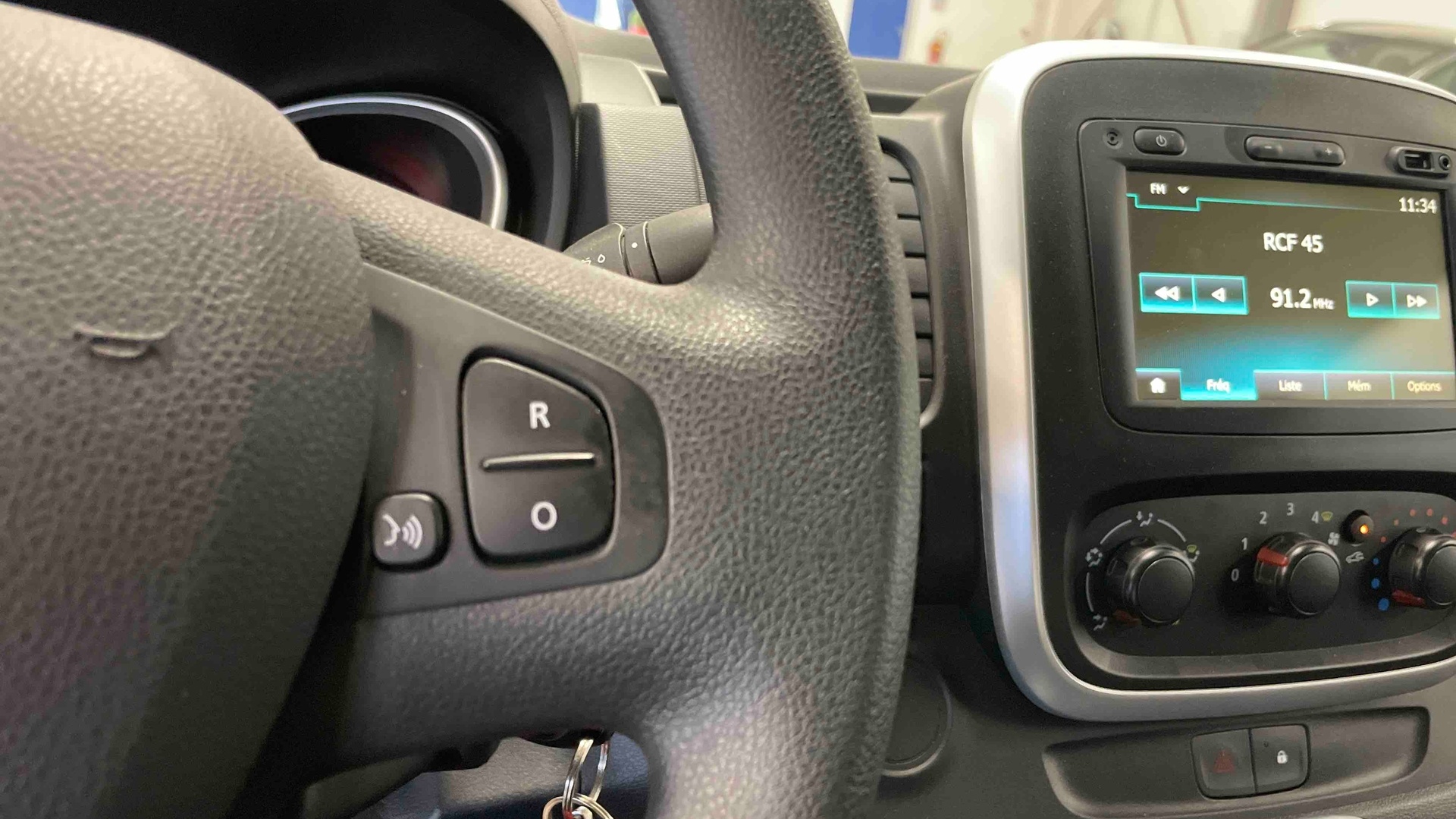 RENAULT TRAFIC FOURGON FGN L1H1 1000 KG DCI 145 ENERGY EDC CONFORT