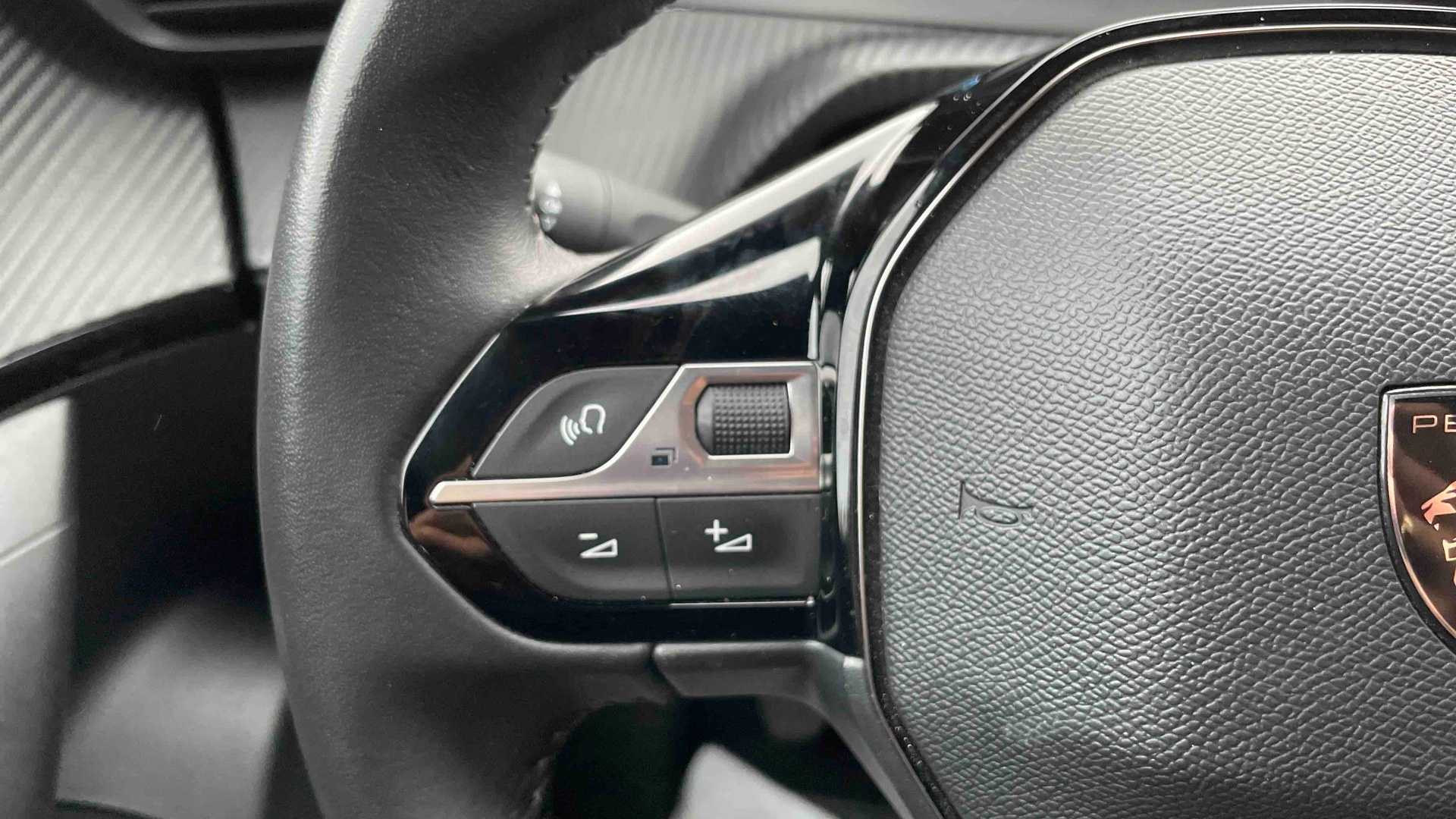 PEUGEOT 2008 PureTech 100 S&S BVM6 Allure