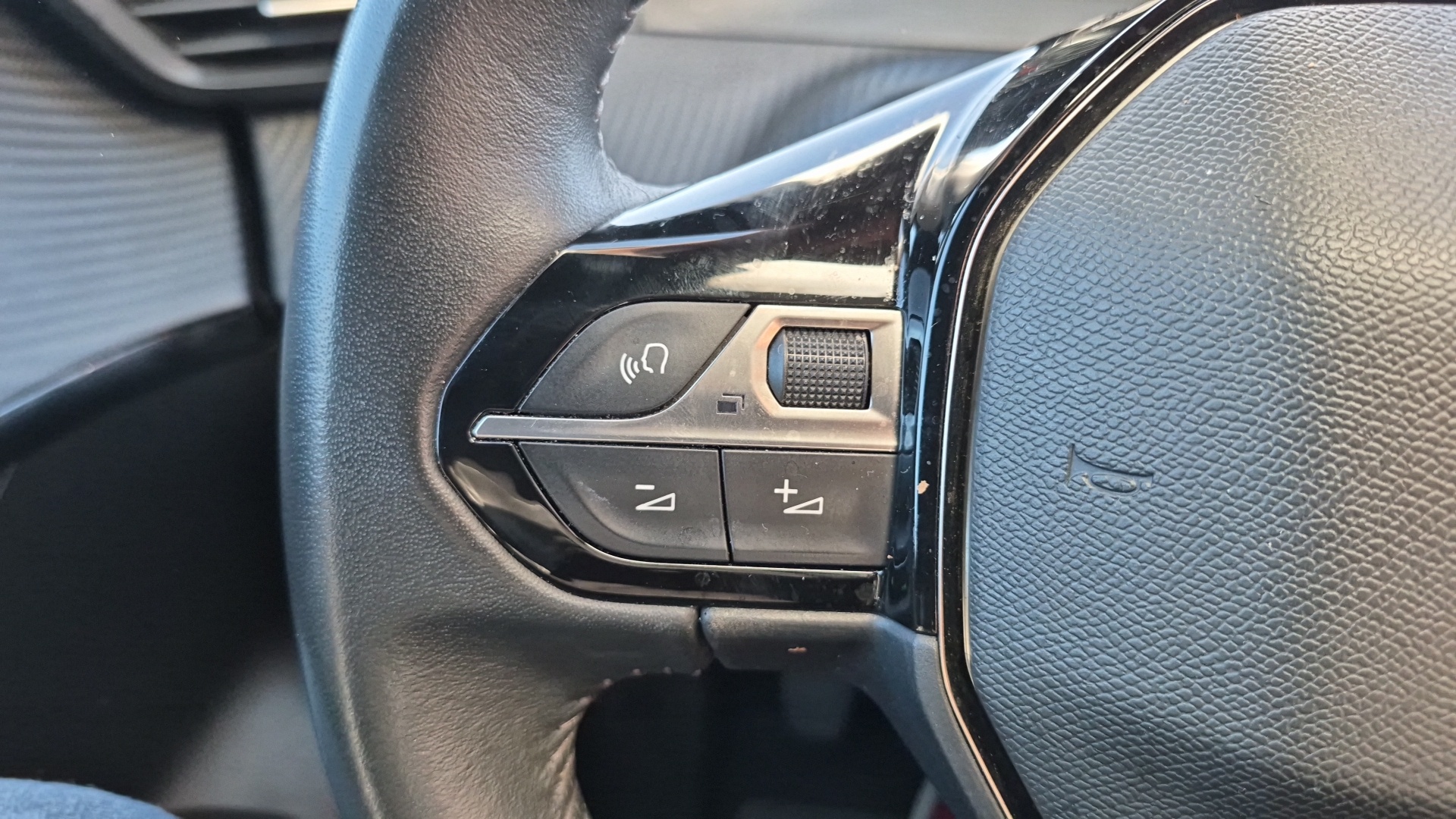 PEUGEOT 208 ALL PT100 BVM