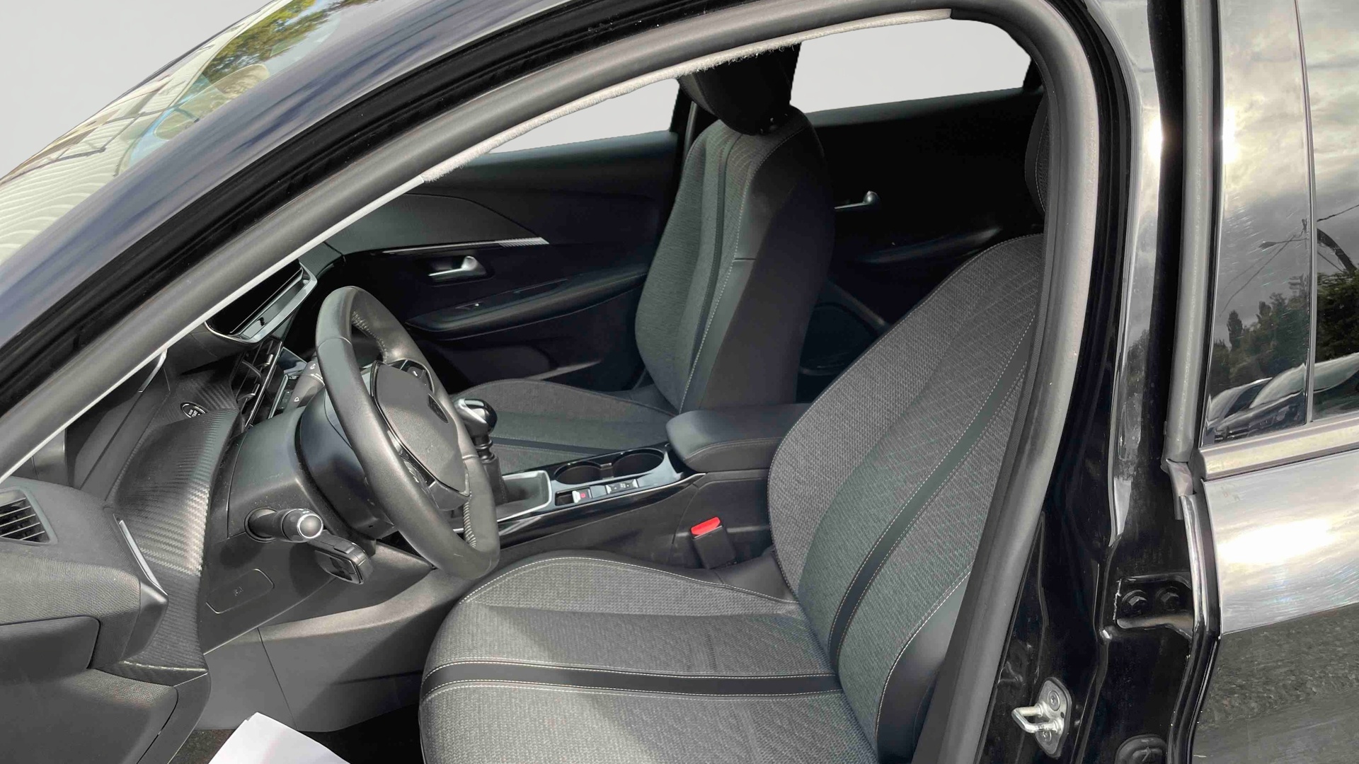 PEUGEOT 208 PureTech 100 S&S BVM6 Allure
