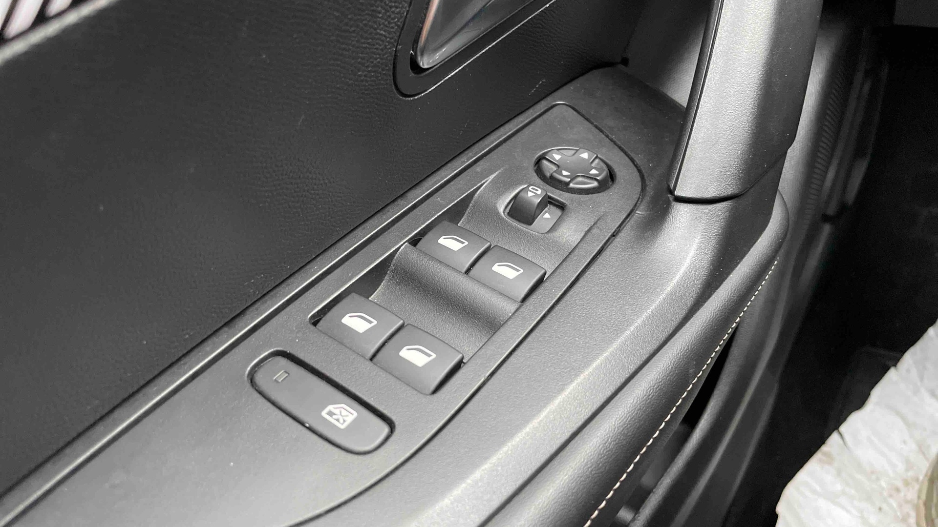 PEUGEOT 2008 PureTech 100 S&S BVM6 Allure